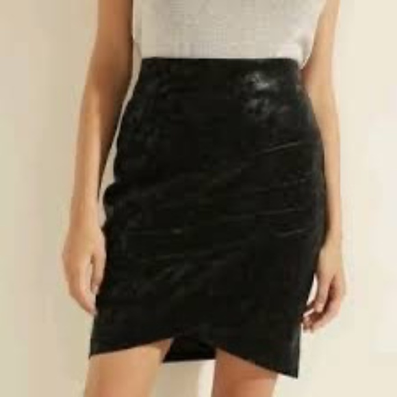 Guess Faux Leather Black Mini Skirt Size Large - Picture 1 of 8